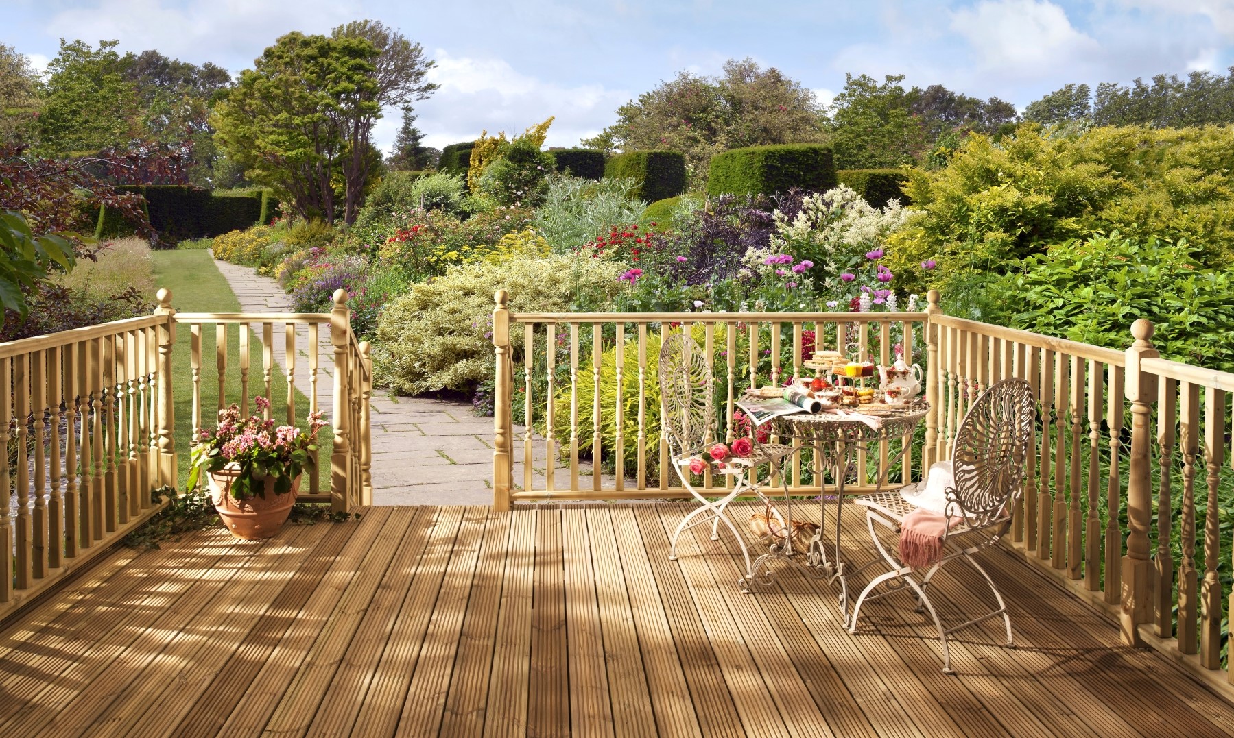 Choosing the right type of decking for your garden