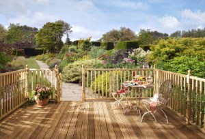 Choosing the right type of decking for your garden